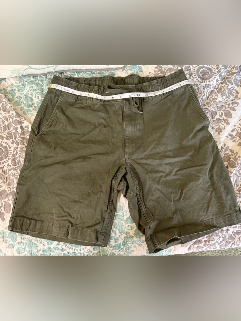 Duluth Trading Co Olive Green Elastic Waist Utility Shorts